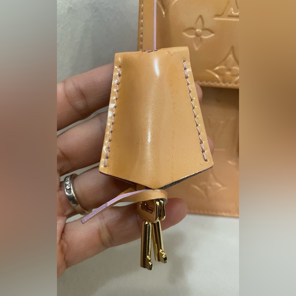 Authentic Louis Vuitton Monogram Vernis Spring Street Shoulder Bag - Picture 3 of 14